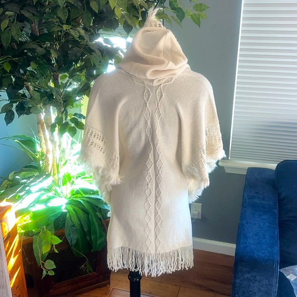 ❣️Eloise Hooded Poncho with Frayed Fringe - Cream - Picture 6 of 8
